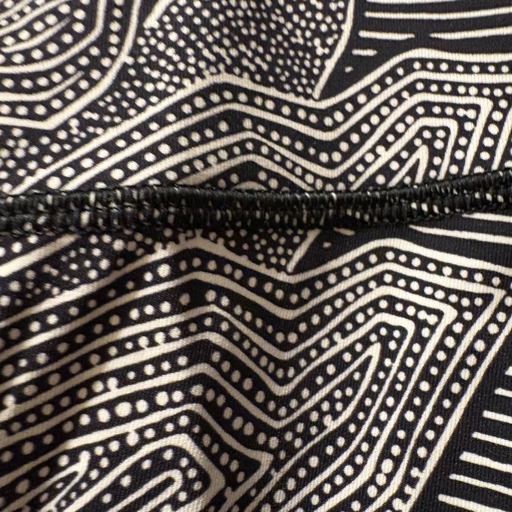 lululemon athletica size 6 black and white Abstract  Leggings - Picture 8 of 10